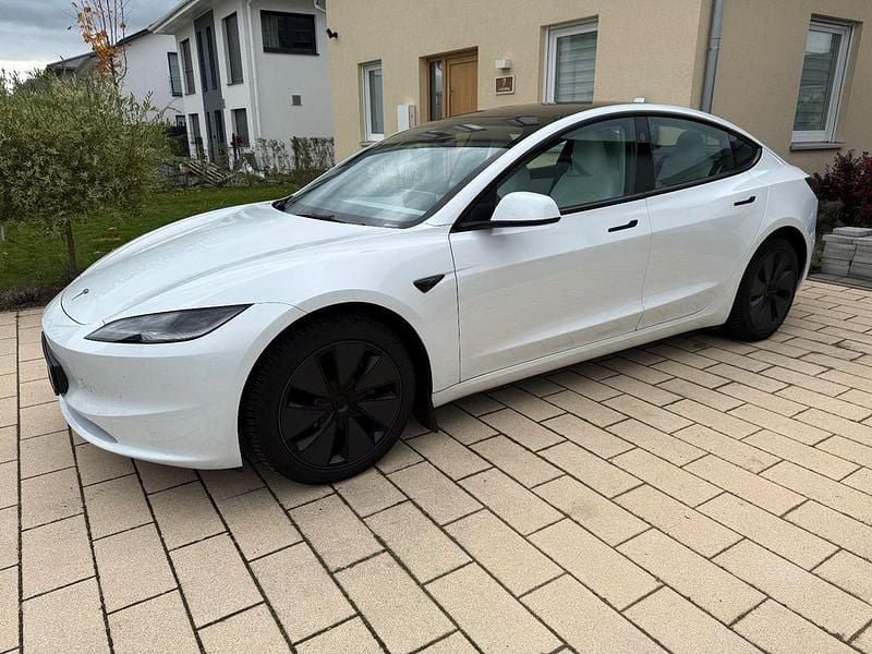 Gebraucht Tesla Model 3 Standard Range 208 kW (283 PS) 2024 Weiß Limousine