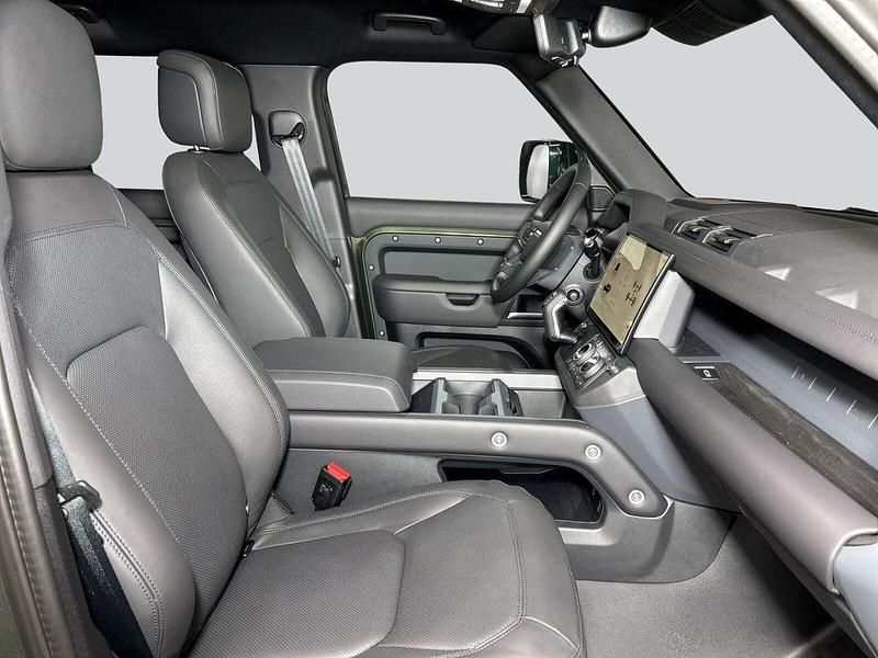 Neu Land Rover Defender HSE Dynamic 349 PS (256 kW) 2025 Gruen SUV