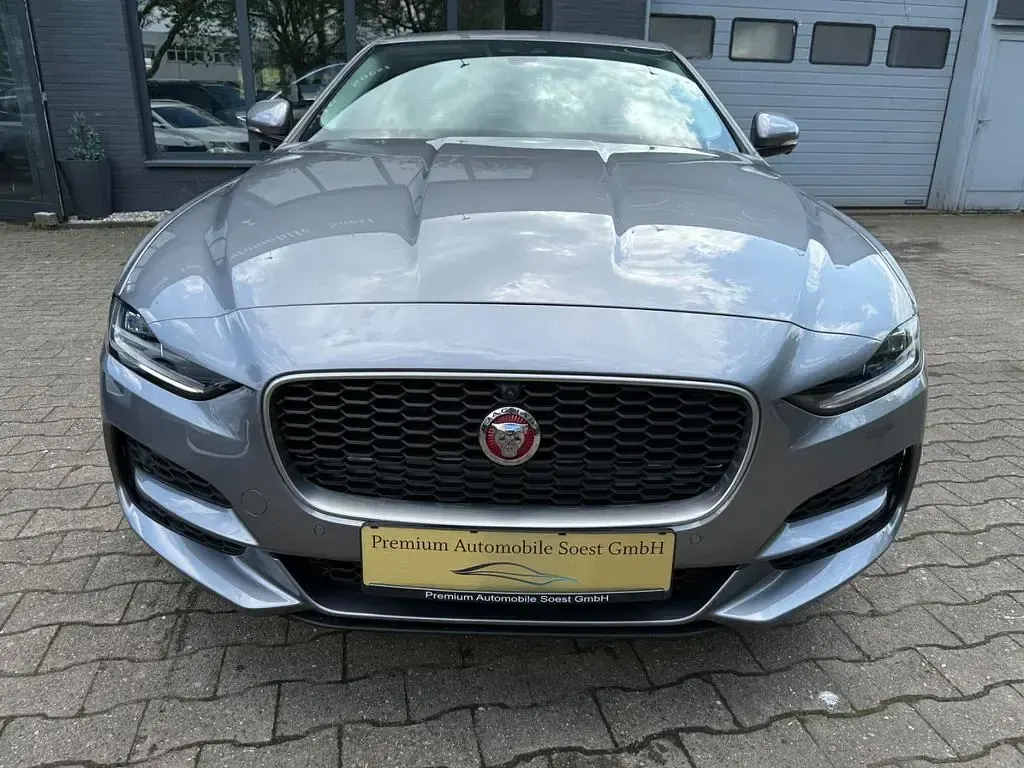 Używany Jaguar XE SE 250 KM (183 kW) 2020 Szary Sedan/Limuzyna