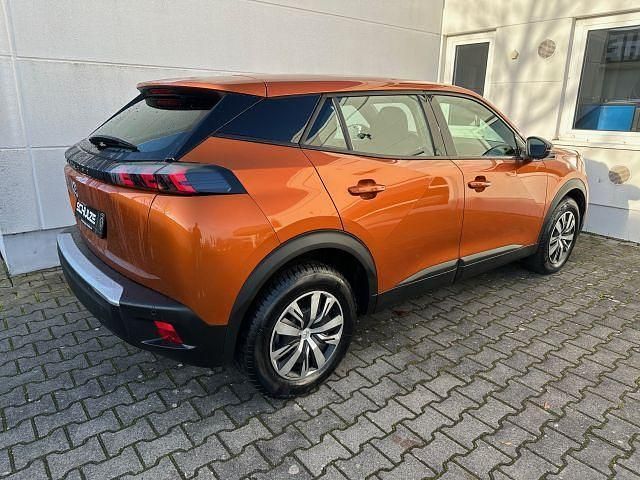 Gebraucht Peugeot e-2008 Active 100 kW (136 PS) 2023 Orange SUV