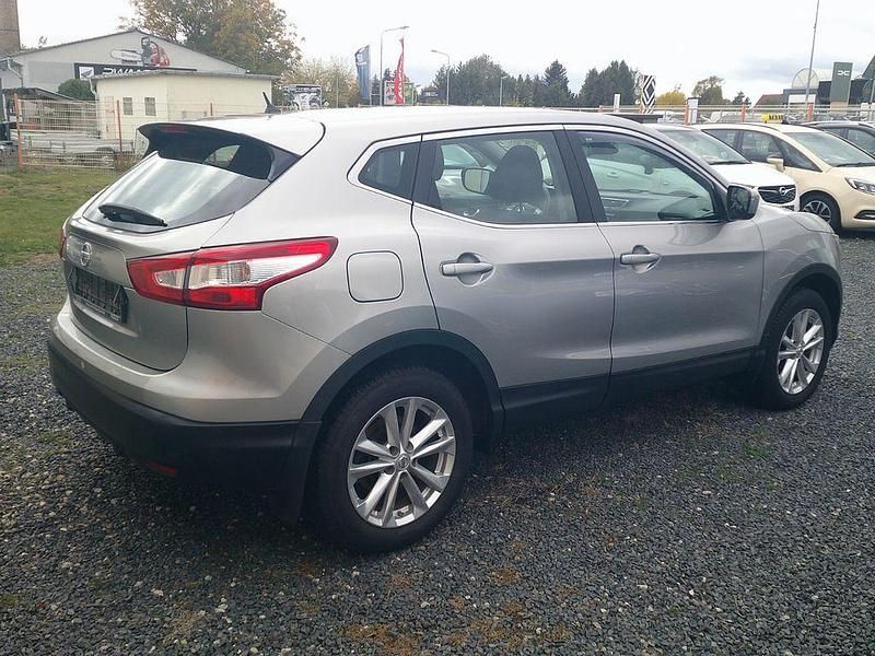 Silber Gebraucht 2015 Nissan Qashqai Acenta SUV | 10.900 € (Guter Preis) - Bild 1/4