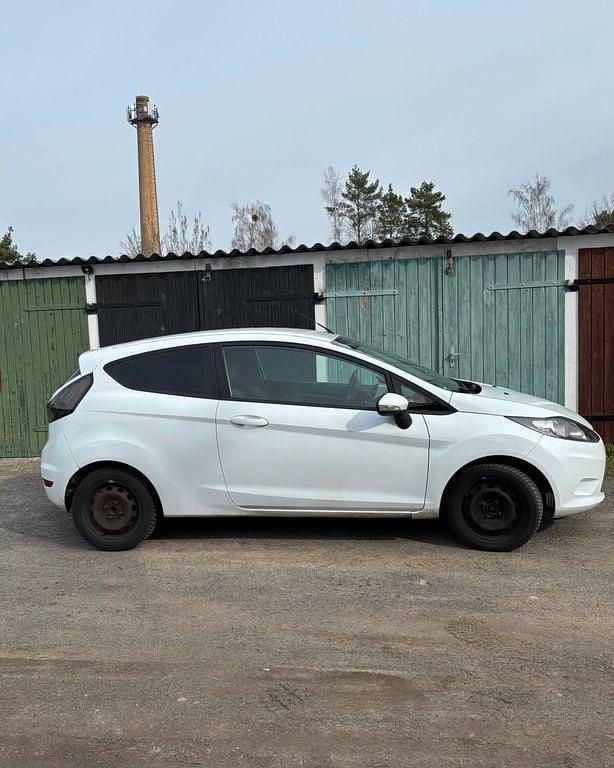 Gebraucht Ford Fiesta Trend 60 PS (44 kW) 2009 Weiß Kleinwagen