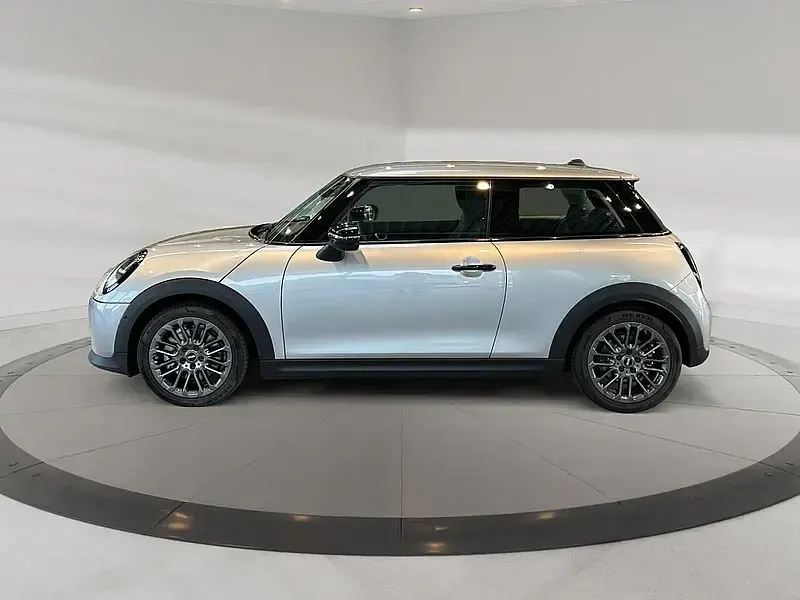 Gebraucht Mini Cooper Essential 156 PS (114 kW) 2024 Melting silver iii Kleinwagen