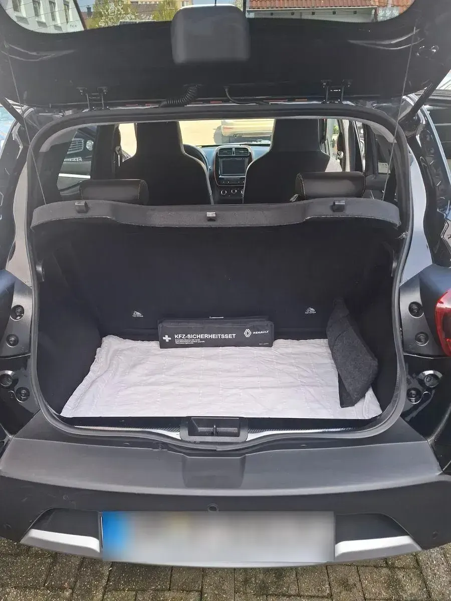 Usado Dacia Spring Comfort Plus 33 kW (45 CV) 2022 Negro Utilitario