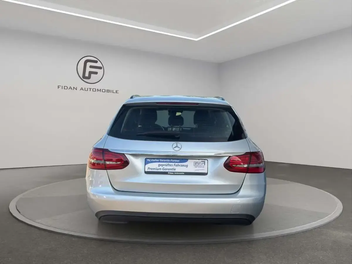 Gebraucht Mercedes C200 160 PS (117 kW) 2021 Iridiumsilber Kombi