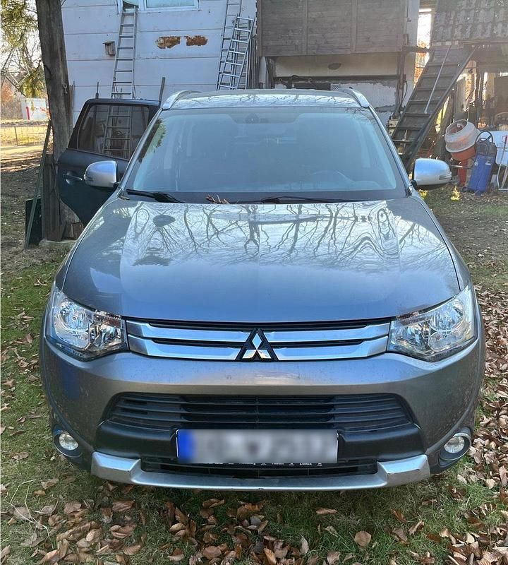 Gebraucht Mitsubishi Outlander 110 PS (80 kW) 2014 Grau SUV