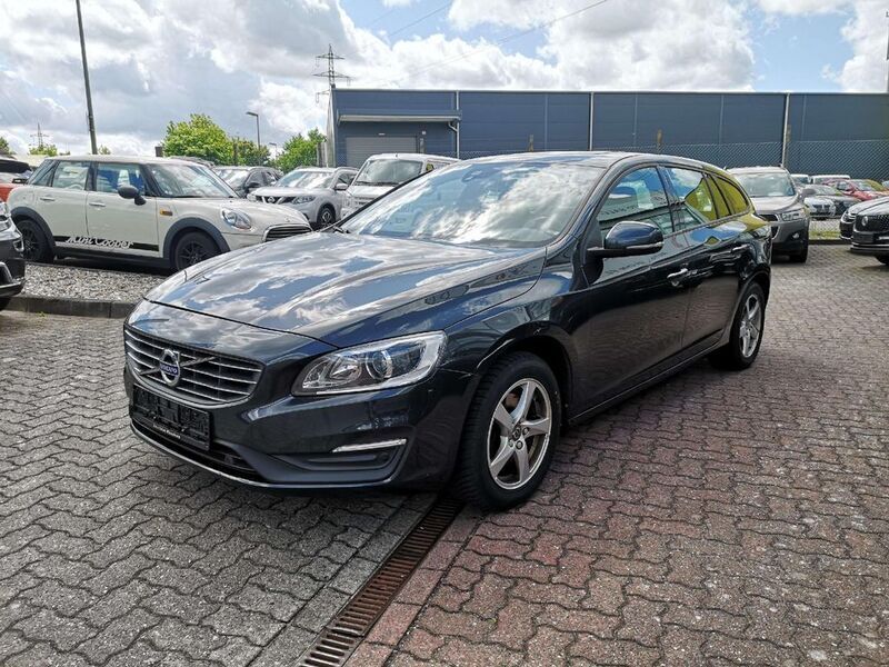 Gebraucht Volvo V60 Business Edition 136 PS (100 kW) 2015 Grau Kombi