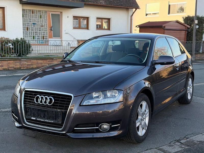 Gebraucht Audi A3 Attraction 105 PS (77 kW) 2012 Grau Limousine
