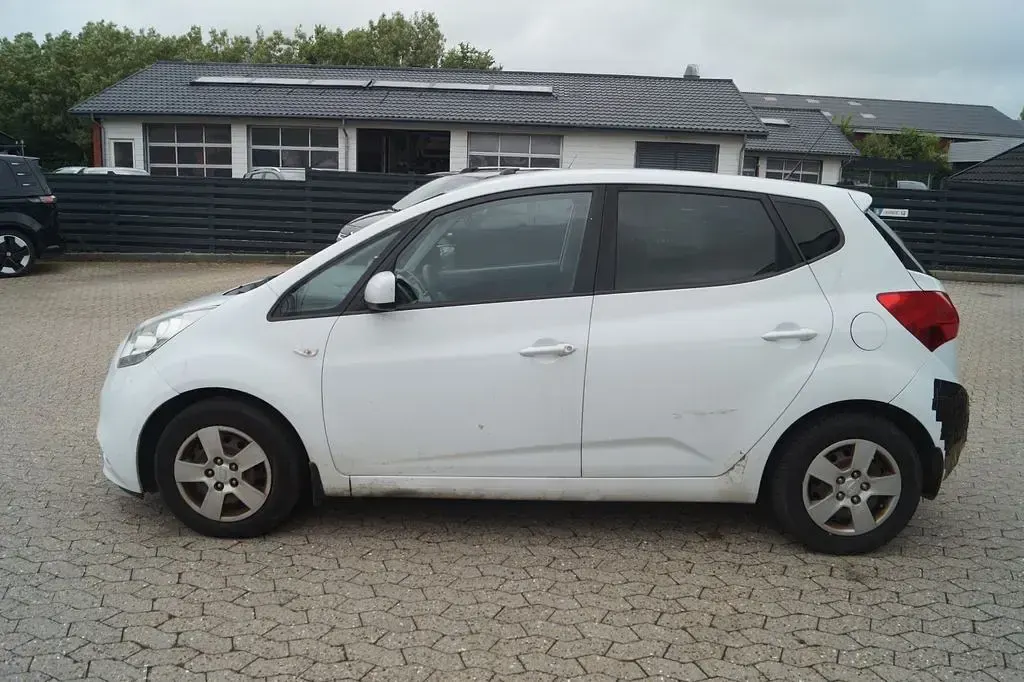 Gebraucht Kia Venga Attract 90 PS (66 kW) 2018 Weiß Kleinwagen