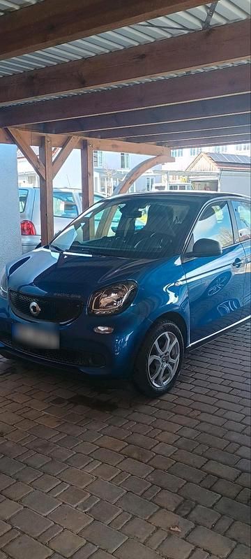Blau Gebraucht 2017 Smart ForFour Electric Drive Limousine | 5.500 € (Superpreis) - Bild 1/4