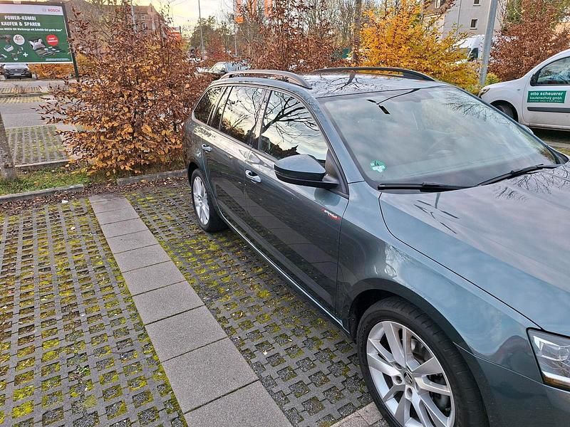 Grau Gebraucht 2020 Skoda Octavia Style Kombi | 15.995 € (Guter Preis) - Bild 1/4
