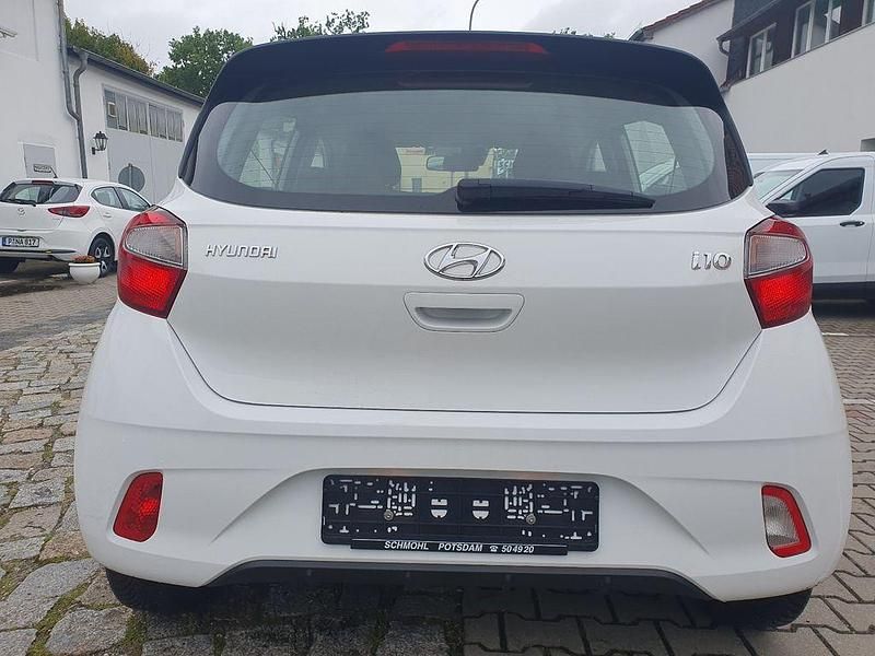 Gebraucht Hyundai i10 Select 67 PS (49 kW) 2022 Weiß Kleinwagen