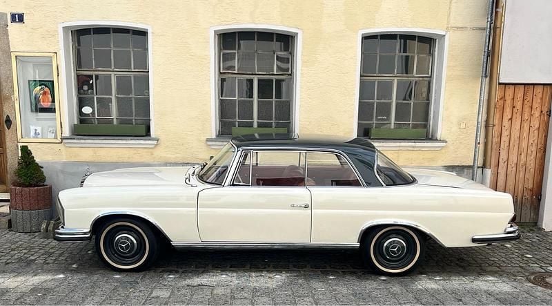 Weiß Gebraucht 1963 Mercedes W111 Coupé | 27.500 € - Bild 1/4