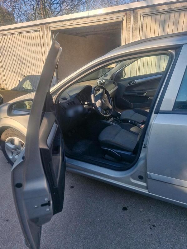 Gebraucht Opel Astra 90 PS (66 kW) 2005 Silber Kombi