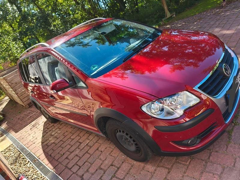 Rot Gebraucht 2007 VW Touran Van / Kleinbus | 4.200 € (Fairer Preis) - Bild 1/4