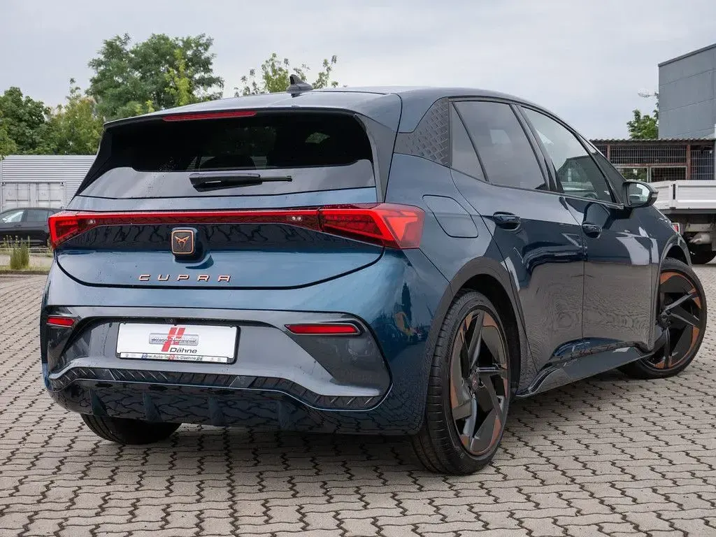 Second-hand Cupra Born 150 kW (204 CP) 2022 Albastru Hatchback
