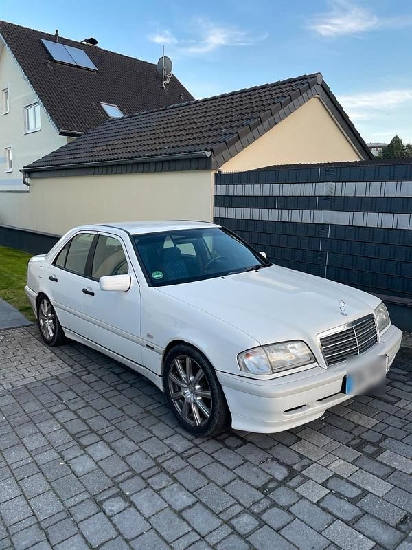Weiß Gebraucht 1999 Mercedes C180 Limousine | 2.400 € (Guter Preis) - Bild 1/4