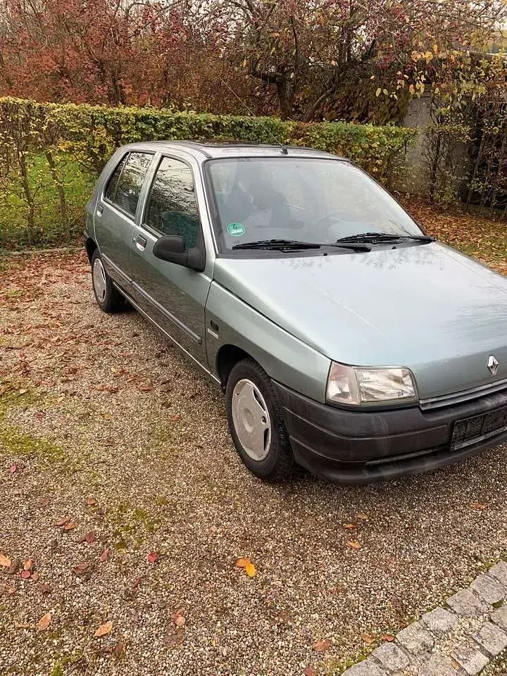 Gebraucht Renault Clio 54 PS (39 kW) 1993 Silber Kleinwagen