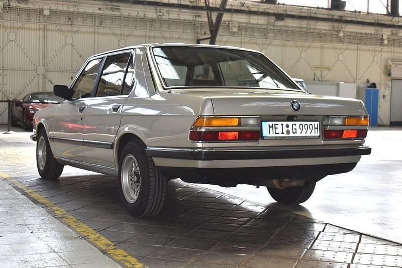 Gebraucht BMW 525 122 PS (89 kW) 1986 Beige Limousine