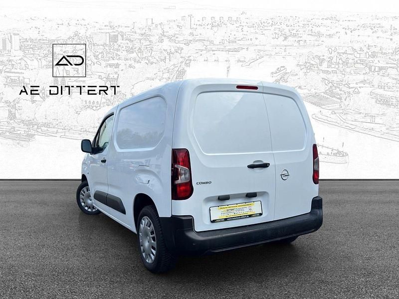Second-hand Opel Combo Edition 76 CP (55 kW) 2019 Alb Monovolum