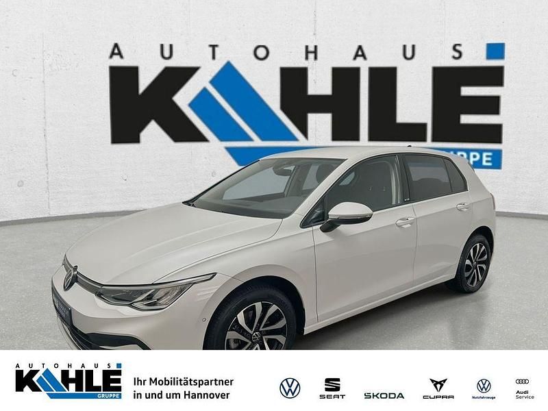 Weiß Gebraucht 2022 VW Golf VIII Active Limousine | 23.990 € (Fairer Preis) - Bild 1/4