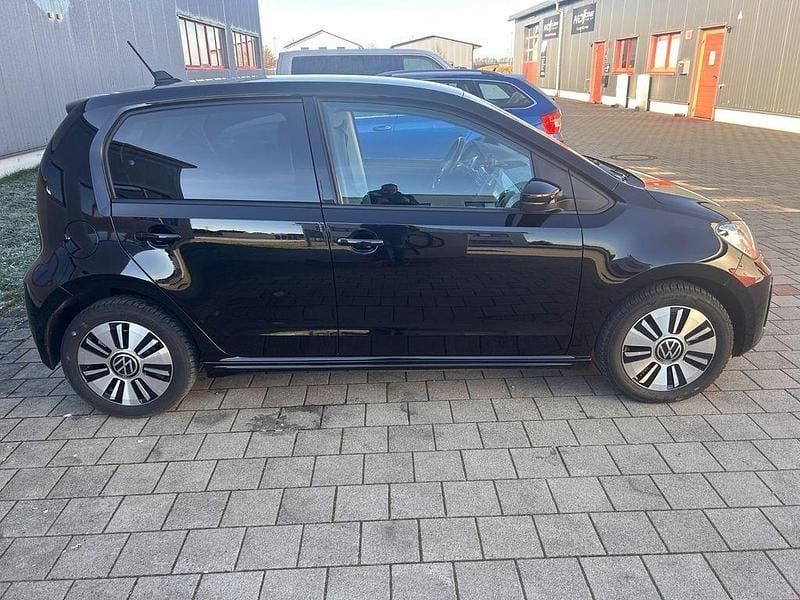 Second-hand VW e-up! 61 kW (83 CP) 2021 Negru Hatchback