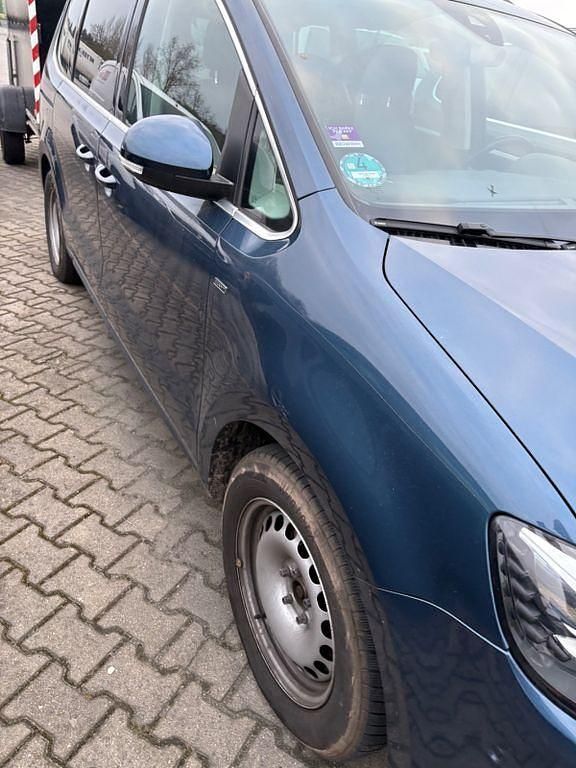 Blau Gebraucht 2015 VW Sharan Ocean Van / Kleinbus | 17.999 € (Etwas zu teuer) - Bild 1/4