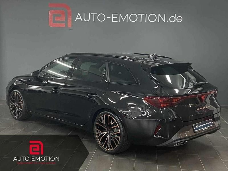 Second-hand Cupra Leon 150 CP (110 kW) 2024 Negru Break