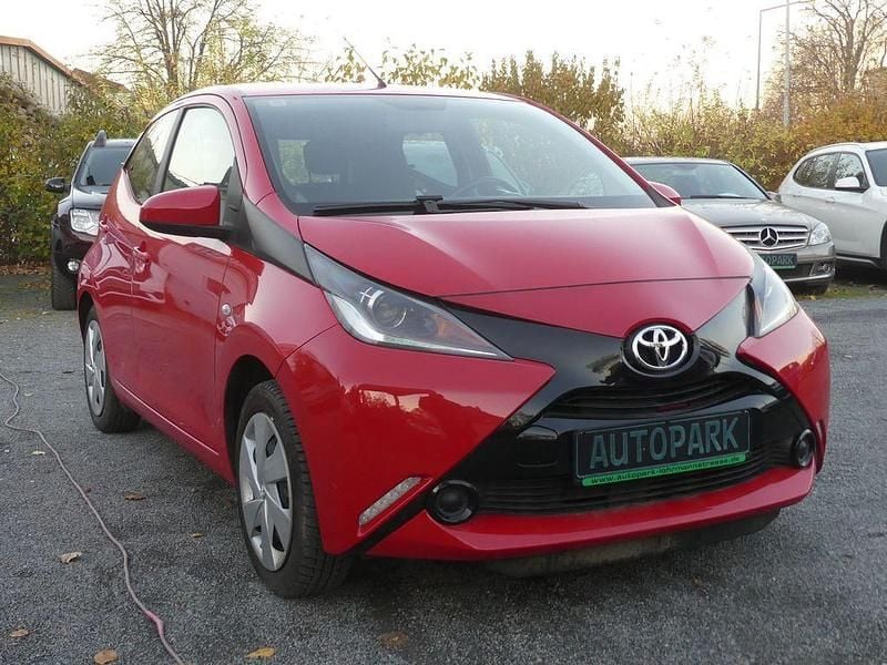Gebraucht Toyota Aygo X-play 69 PS (50 kW) 2016 Rot Kleinwagen