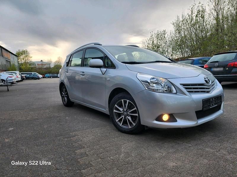 Gebraucht Toyota Verso 2010 Silber Van / Kleinbus