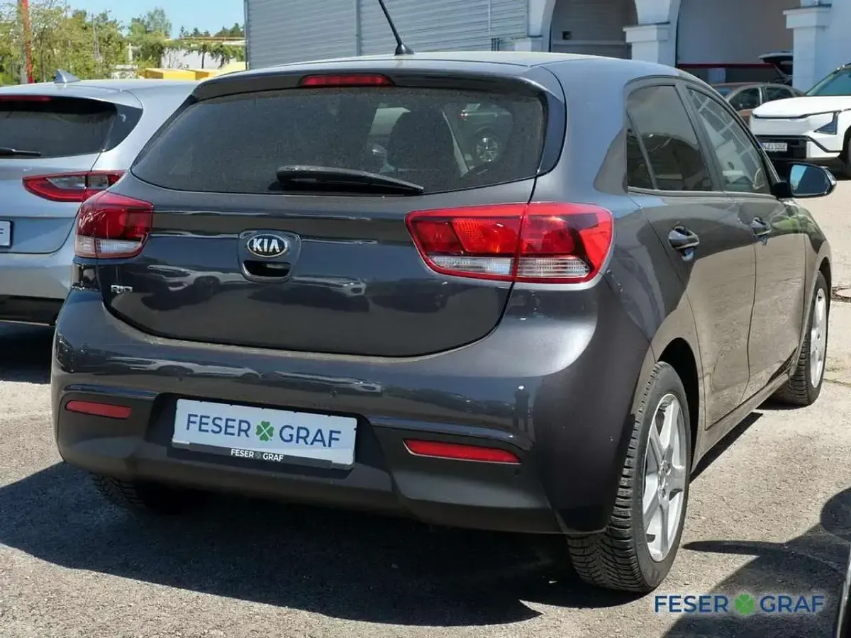 Gebraucht Kia Rio DREAM-TEAM Edition 99 PS (72 kW) 2018 Graphite grau Limousine