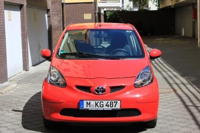 Rot Gebraucht 2008 Toyota Aygo Cool Kleinwagen | 6.000 € - Bild 1/3