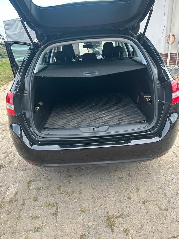 Gebraucht Peugeot 308 120 PS (88 kW) 2016 Schwarz Kombi