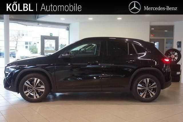 Lack kosmosschwarz Gebraucht 2024 Mercedes GLA180 Progressive SUV | 38.580 € (Fairer Preis) - Bild 1/4