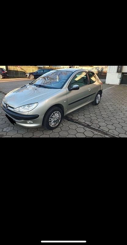 Silber Gebraucht 2003 Peugeot 206 Premium Limousine | 2.600 € (Fairer Preis) - Bild 1/4