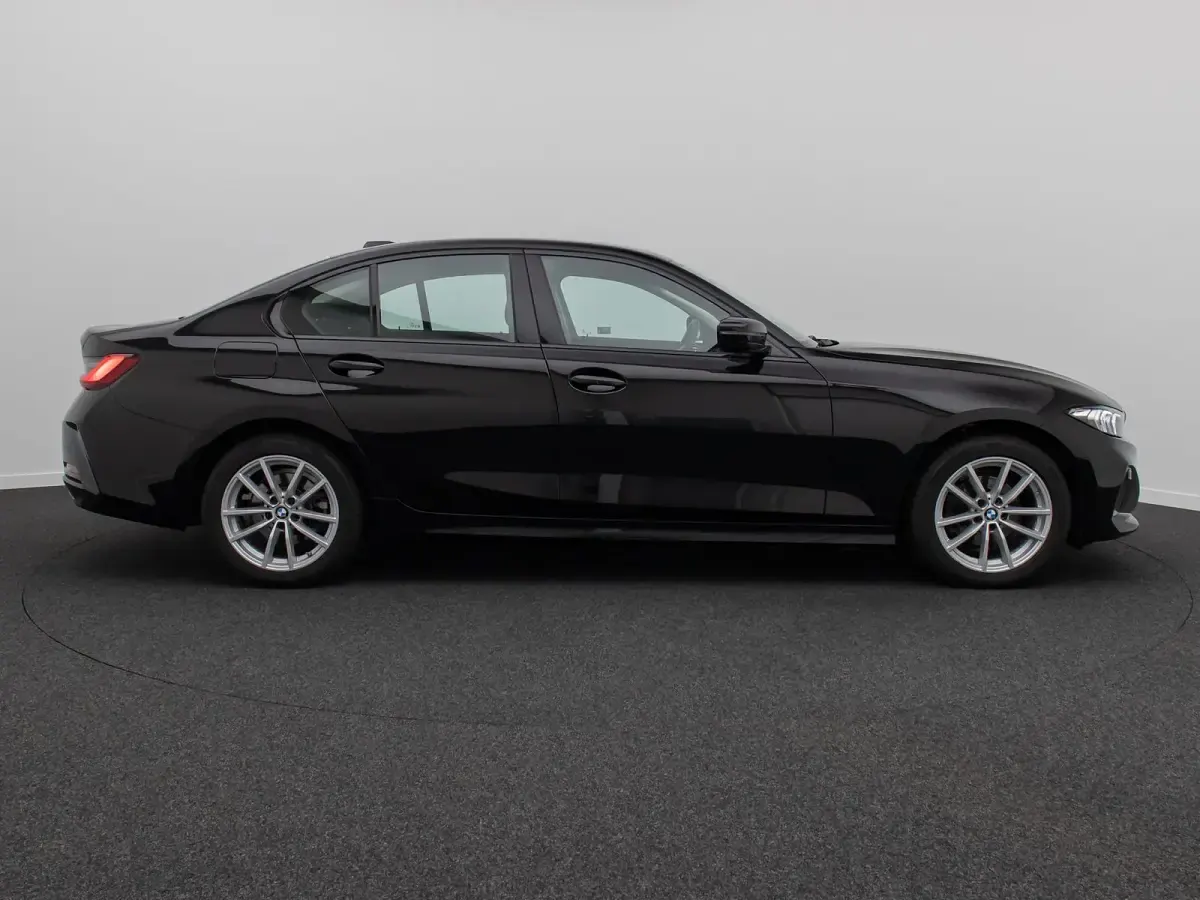 Gebraucht BMW 318 Sport Line 156 PS (114 kW) 2024 Schwarz ii668 Limousine