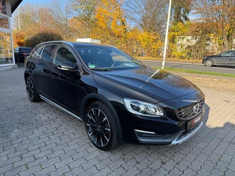 Gebraucht Volvo V60 CC Summum 190 PS (139 kW) 2016 Schwarz Kombi