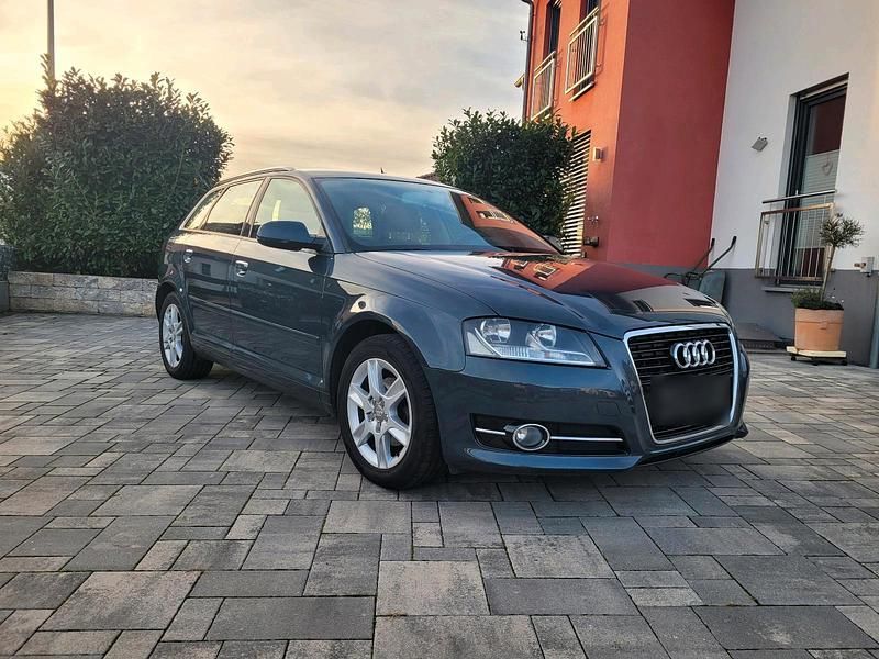 Gebraucht Audi A3 Attraction 105 PS (77 kW) 2012 Grau Kleinwagen