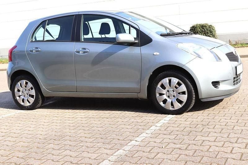 Gebraucht Toyota Yaris Sol 69 PS (50 kW) 2007 Medium silver metallic Kleinwagen