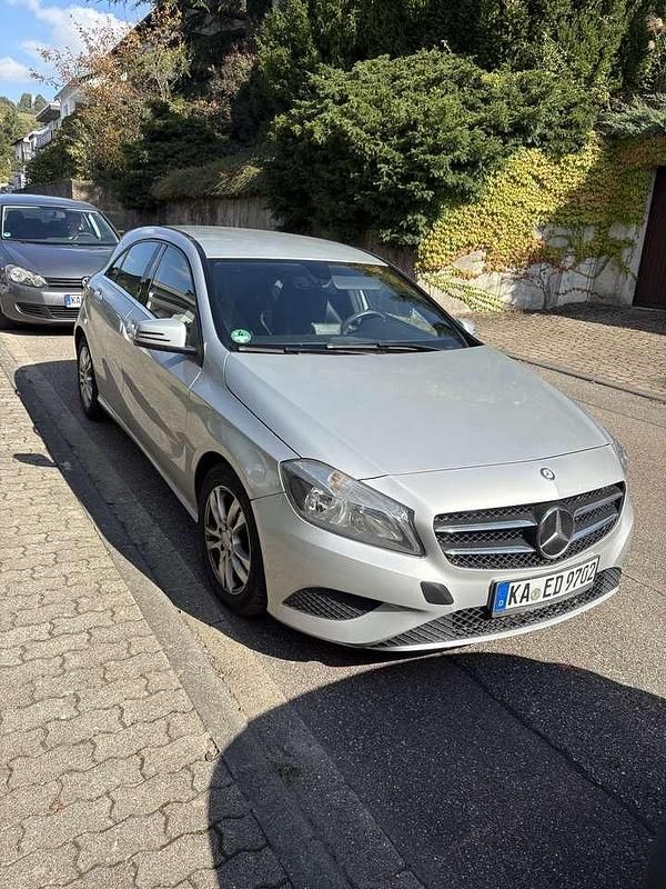 Gebraucht 2012 Mercedes A180 Style Limousine | 9.499 € (Guter Preis) - Bild 1/4