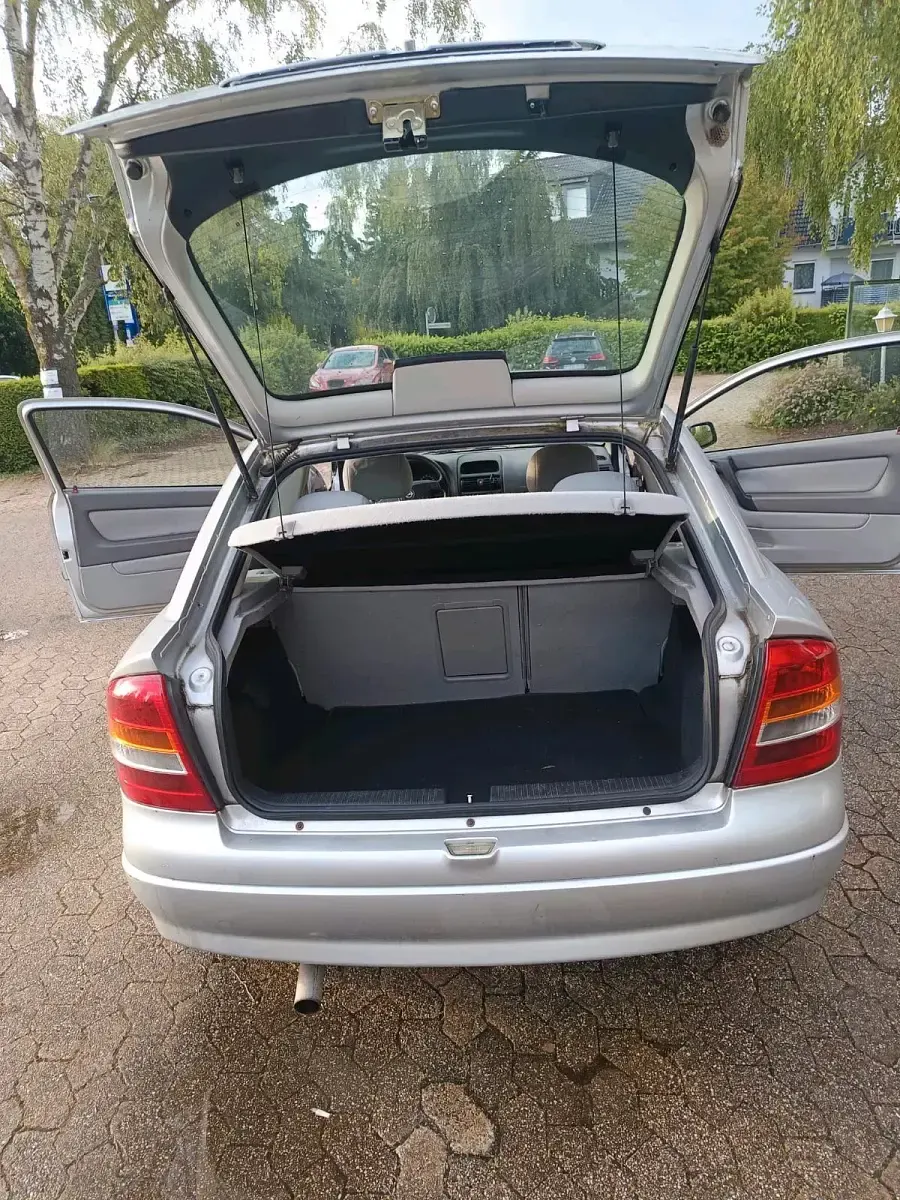 Gebraucht Opel Astra 101 PS (74 kW) 1999 Silber Limousine