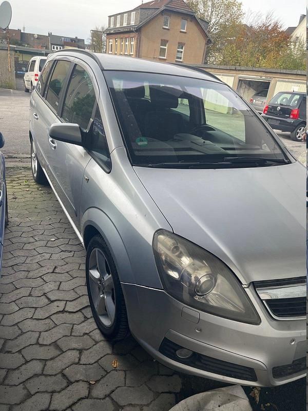 Gebraucht Opel Zafira 120 PS (88 kW) 2007 Silber Van / Kleinbus