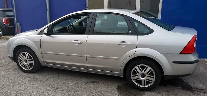 Gebraucht Ford Focus Ghia 116 PS (85 kW) 2007 Silber Limousine