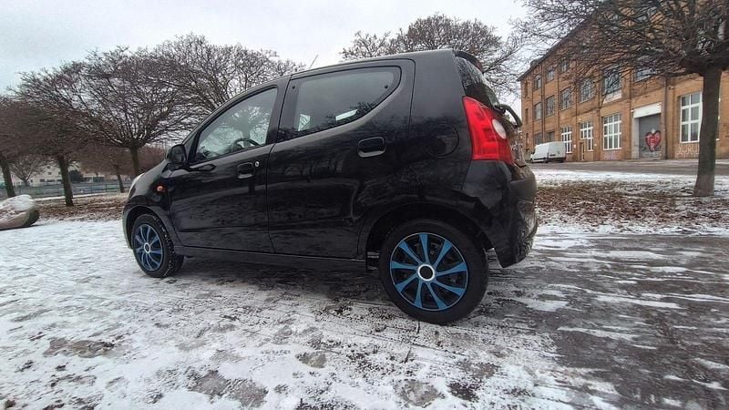 Gebraucht Nissan Pixo 68 PS (50 kW) 2010 Kleinwagen