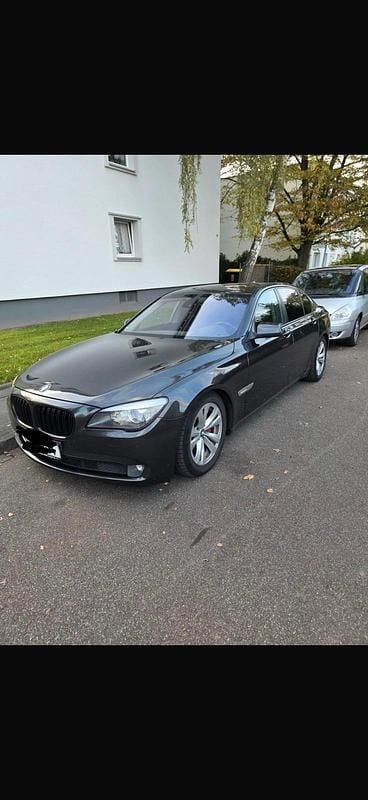 Gebraucht BMW 730 245 PS (180 kW) 2010 Grau Limousine