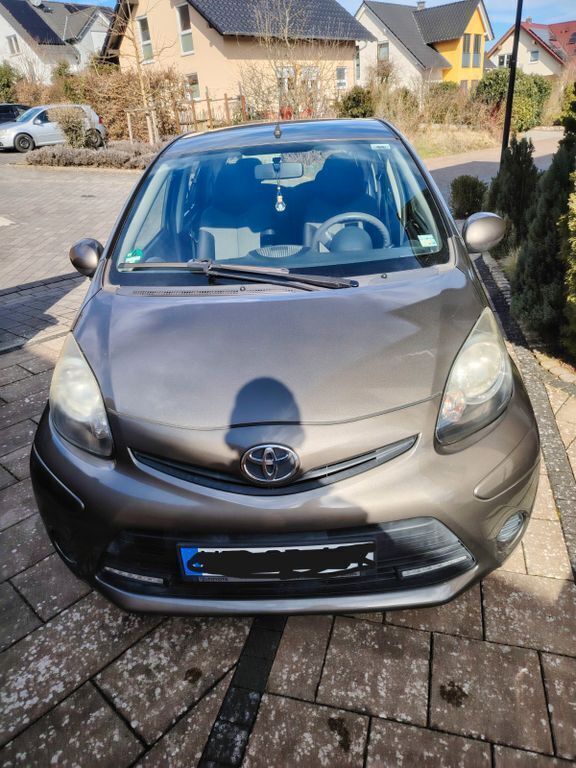 Braun Gebraucht 2012 Toyota Aygo Cool Kleinwagen | 4.000 € (Fairer Preis) - Bild 1/4
