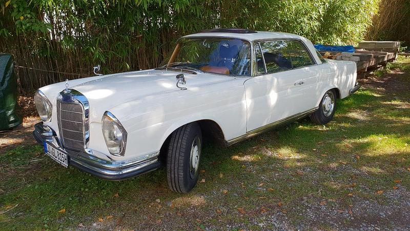 Weiß Gebraucht 1966 Mercedes 250 Coupé | 60.000 € - Bild 1/4