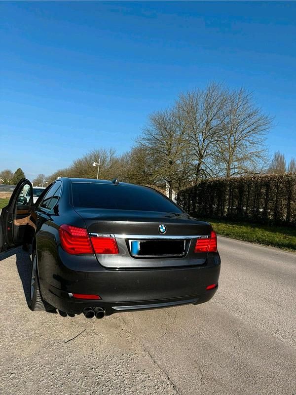 Gebraucht BMW 730 240 PS (176 kW) 2009 Beige Limousine