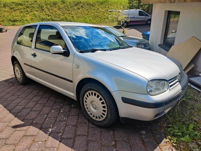 Silber Gebraucht 2003 VW Golf IV Edition Kleinwagen | 799 € (Superpreis) - Bild 1/4