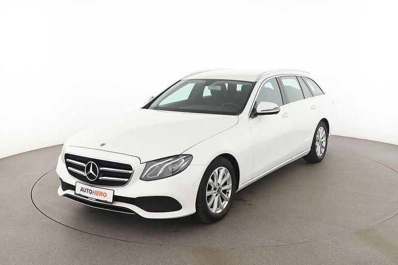 Weiß Gebraucht 2019 Mercedes E200 Avantgarde Kombi | 25.140 € (Guter Preis) - Bild 1/3